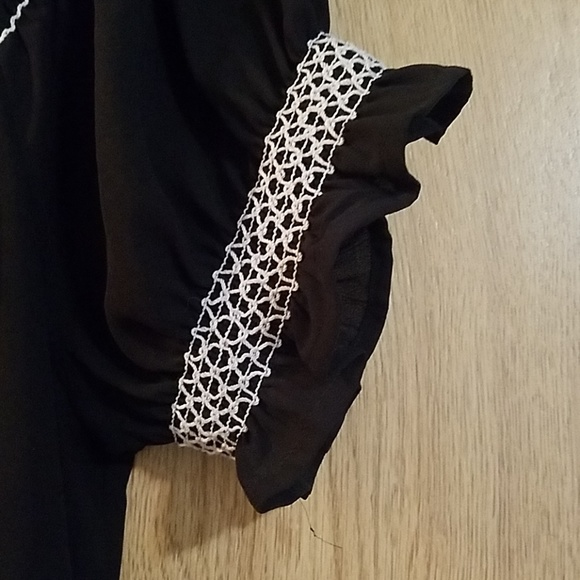 Express Ruffle Top - Picture 3 of 4